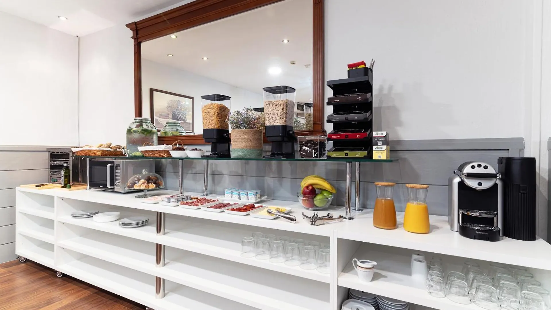 גרנדה Hotel Reina Mora