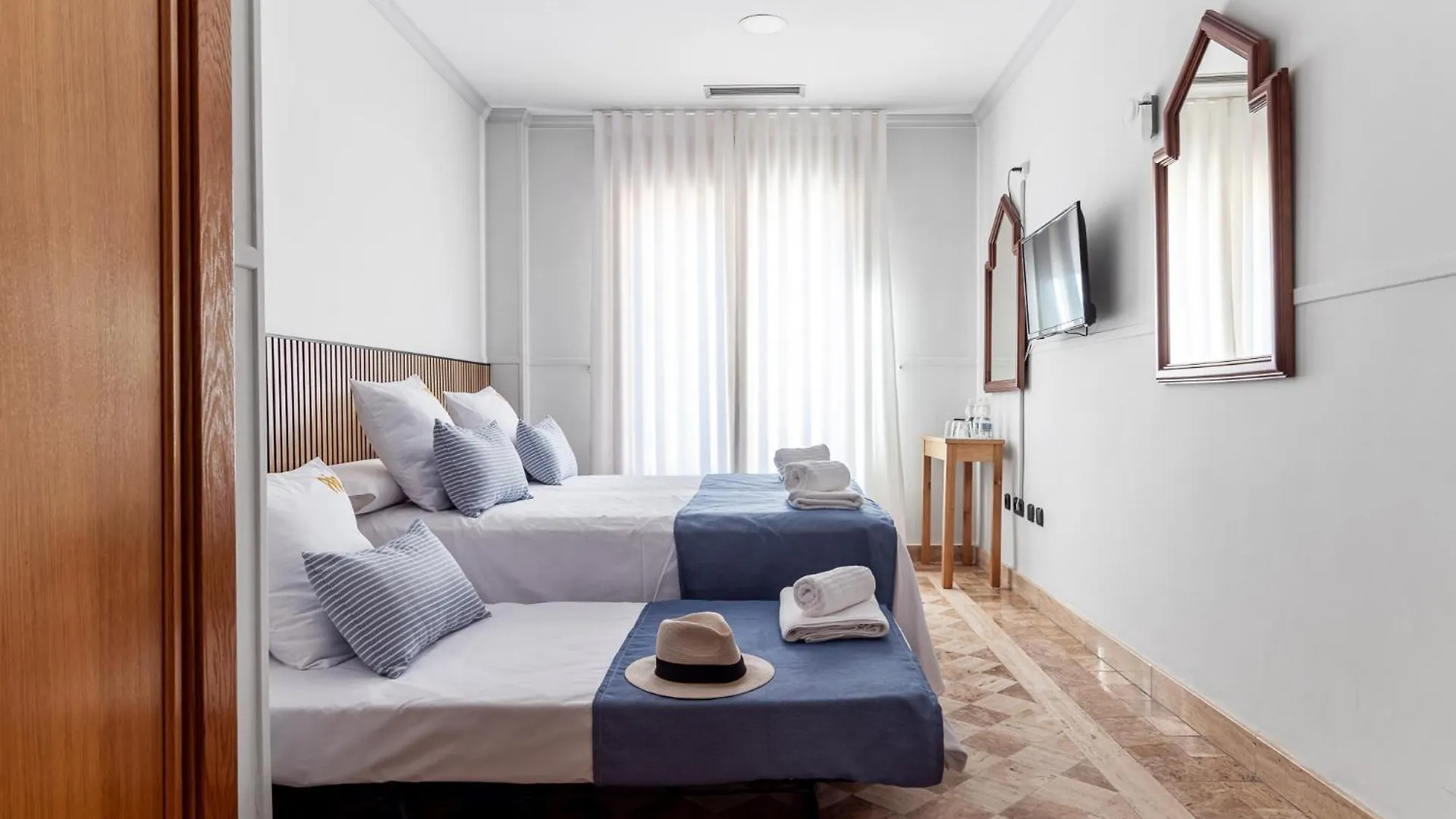 Hotel Reina Mora Granada